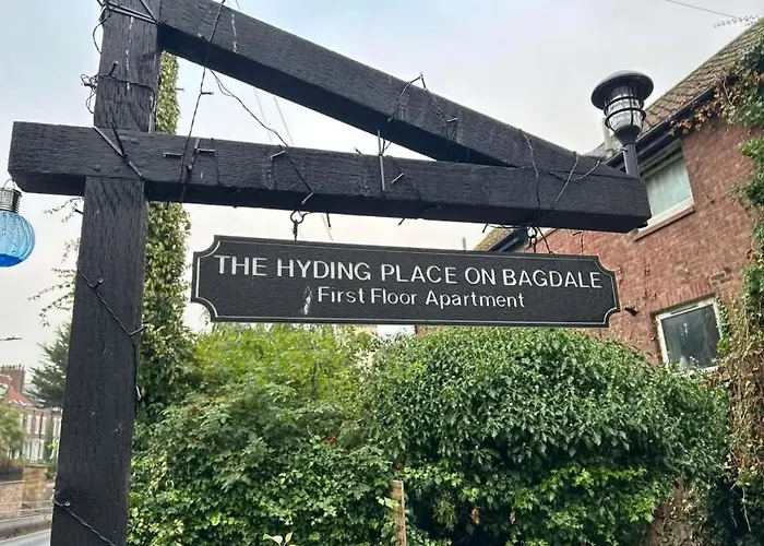 The Hyding Place On Bagdale דירה